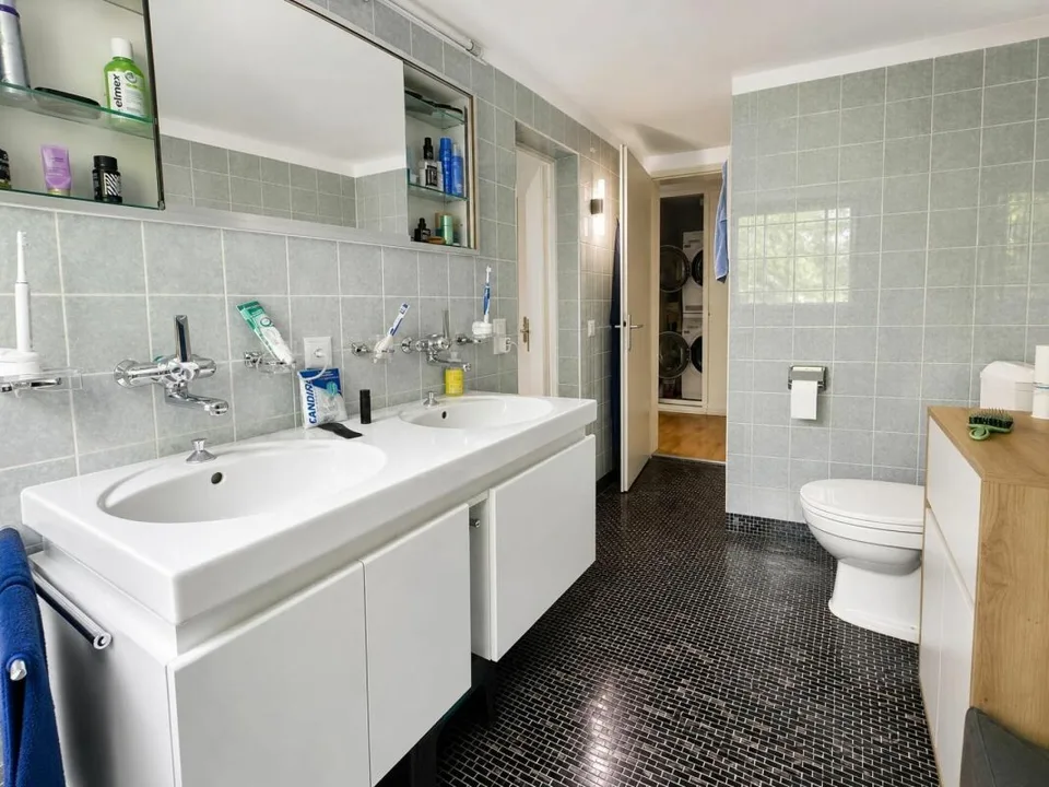 Appartement 5.5 pièces dans un endroit calme avec un jardin spacieux