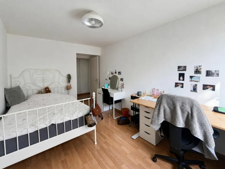Appartement 5.5 pièces dans un endroit calme avec un jardin spacieux