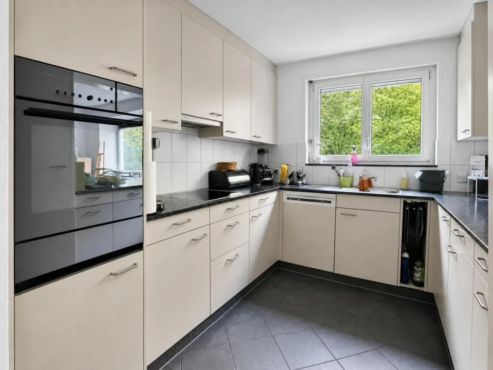 Appartement 5.5 pièces dans un endroit calme avec un jardin spacieux