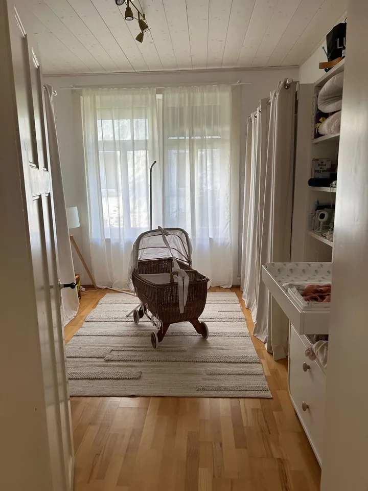 Beautiful old building apartment for sublet