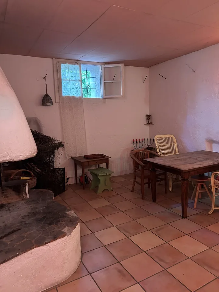 Beautiful old building apartment for sublet