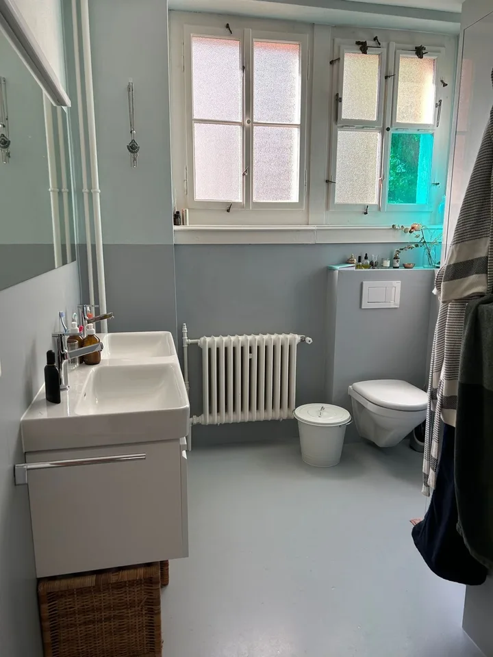 Beautiful old building apartment for sublet