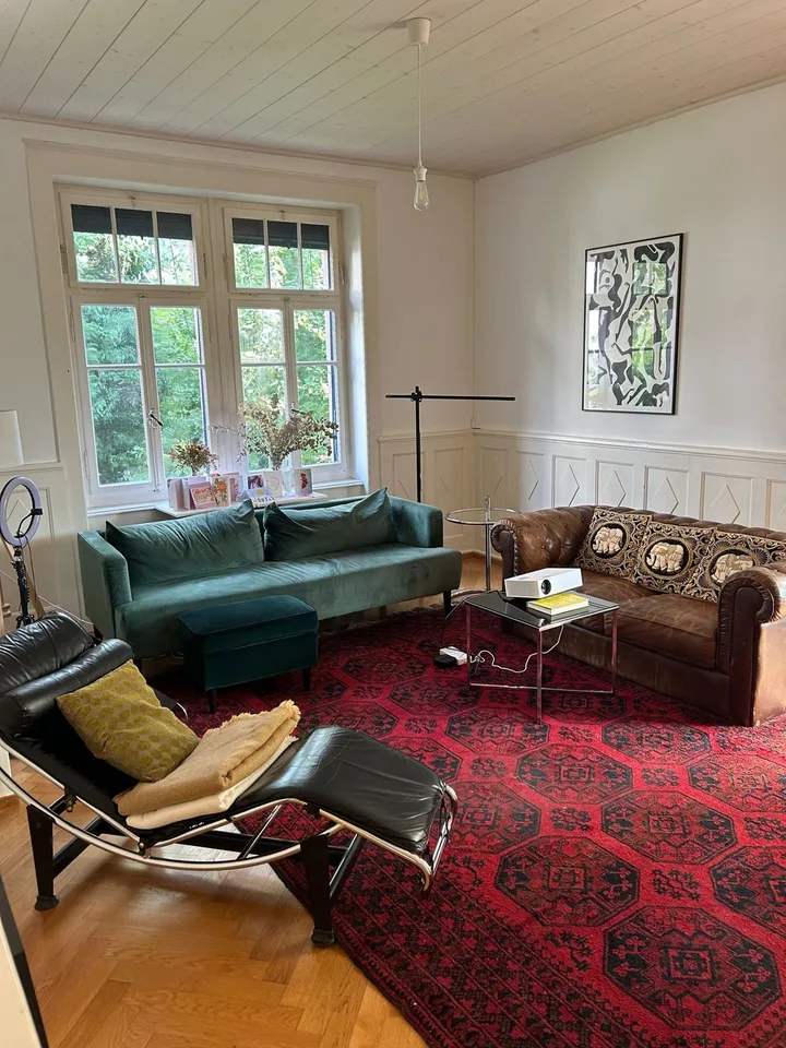 Beautiful old building apartment for sublet