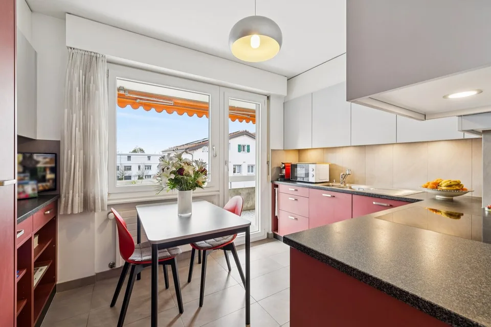 4.5 rooms with large balcony-terrace and garage-box in the heart of Prilly