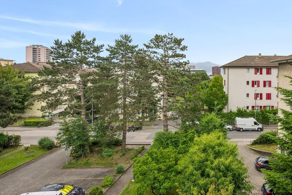 4.5 rooms with large balcony-terrace and garage-box in the heart of Prilly