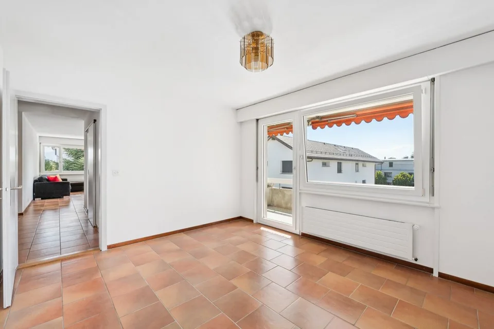 4.5 rooms with large balcony-terrace and garage-box in the heart of Prilly