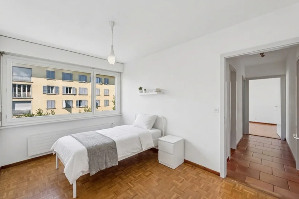 4.5 rooms with large balcony-terrace and garage-box in the heart of Prilly
