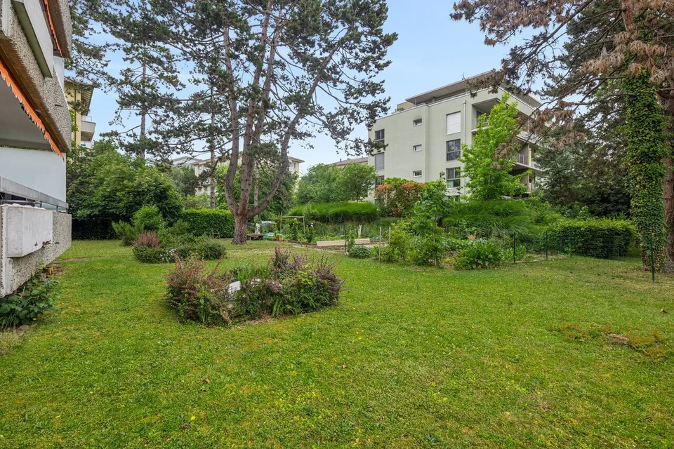 4.5 rooms with large balcony-terrace and garage-box in the heart of Prilly