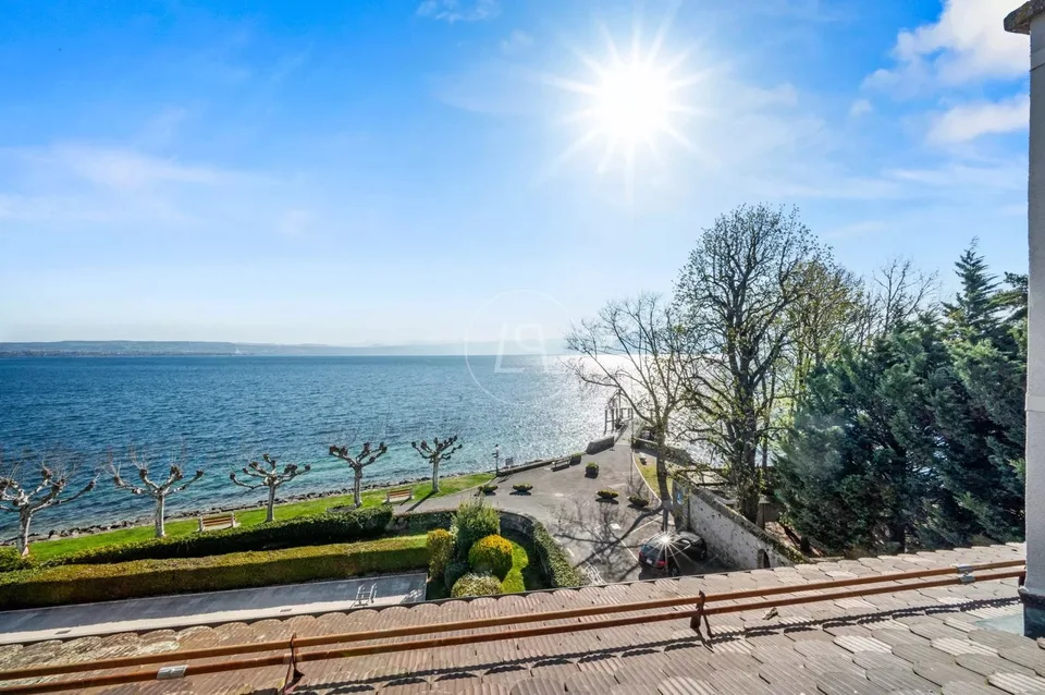 Ein Juwel in der Attika mit Blick auf den Genfersee in Saint Prex