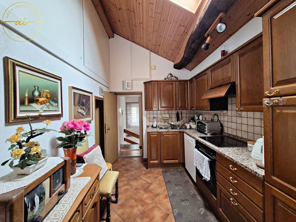 Casa plurifamiliare storica con 3 appartamenti a Rivera