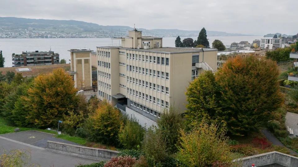 Horgen - ufficio ristrutturato Plug and Play