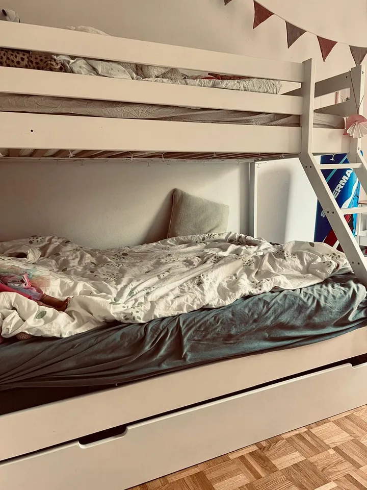 Möblierte 4.5-Zimmer-Wohnung im Erdgeschoss mit grossem Gartensitzplatz CHF 2'280. all inclusive | Spiegel bei Bern