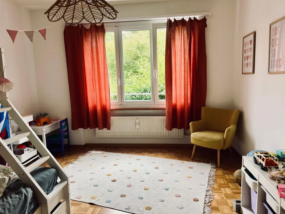 Möblierte 4.5-Zimmer-Wohnung im Erdgeschoss mit grossem Gartensitzplatz CHF 2'280. all inclusive | Spiegel bei Bern