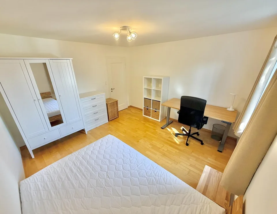 Grosses Zimmer in Gehdistanz zur ETH Hönggerberg :)