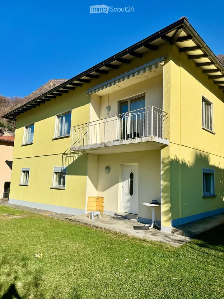 Casa unifamiliare di 8 locali a Bironico con 2 Box auto, Giardino privato e Grottino