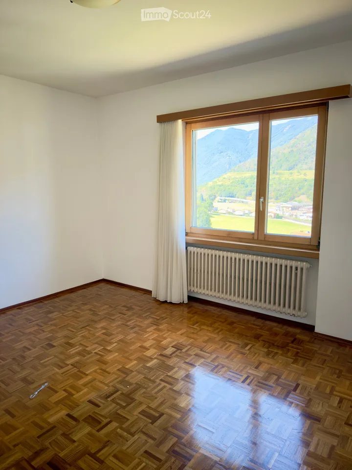 Casa unifamiliare di 8 locali a Bironico con 2 Box auto, Giardino privato e Grottino