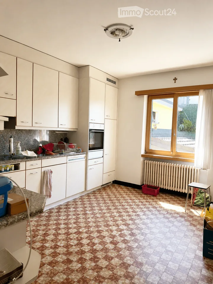 Casa unifamiliare di 8 locali a Bironico con 2 Box auto, Giardino privato e Grottino