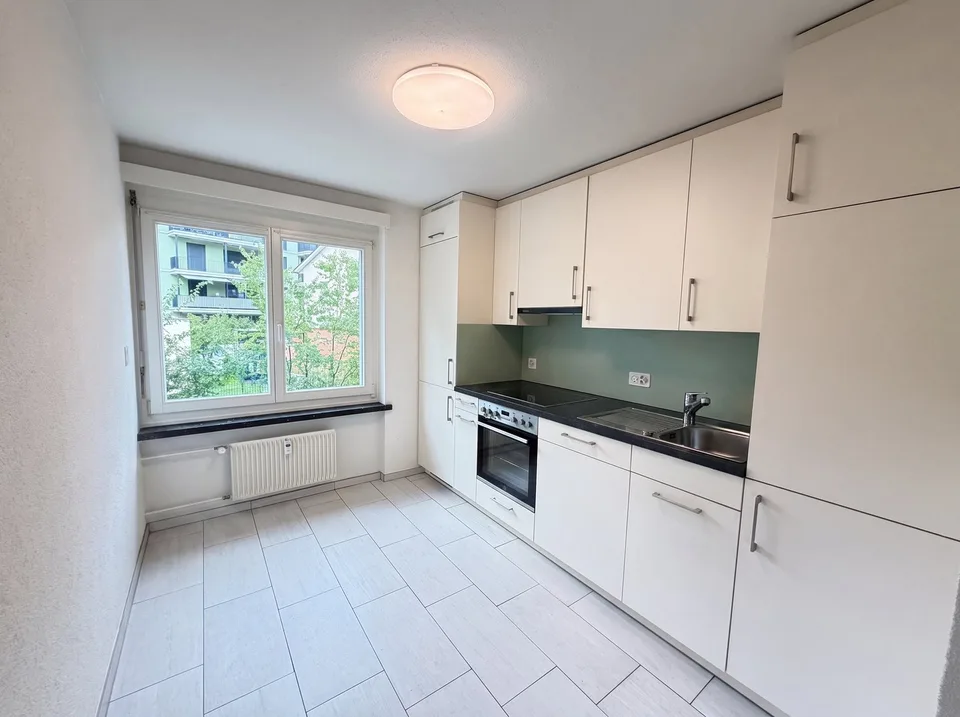Appartement charmant de 3,5 pièces avec balcon à Reinach BL