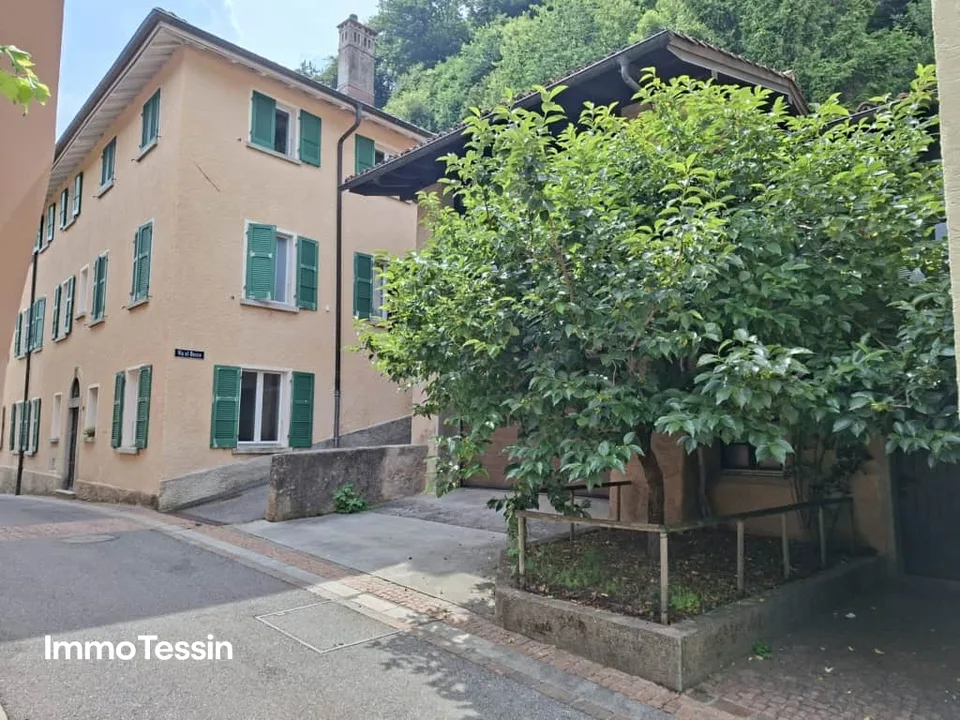 Charmante und idyllische Wohnung an exklusiver Wohnlage in Collina d&039;Oro unweit von Lugano und dem Lago di Luagno