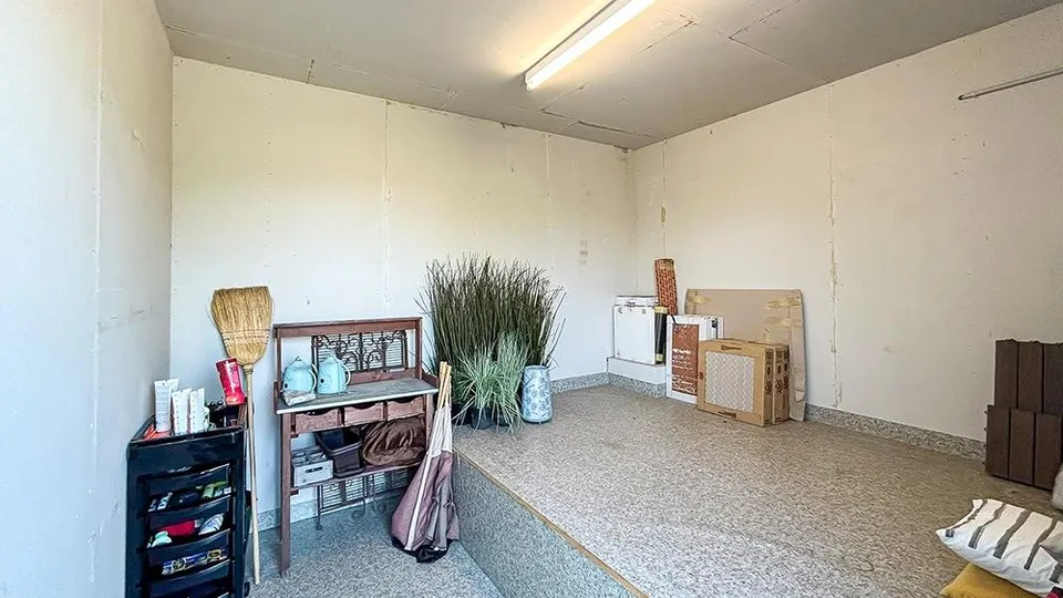 Spacious 4.5 room apartment with plenty of privacy and rooftop terrace