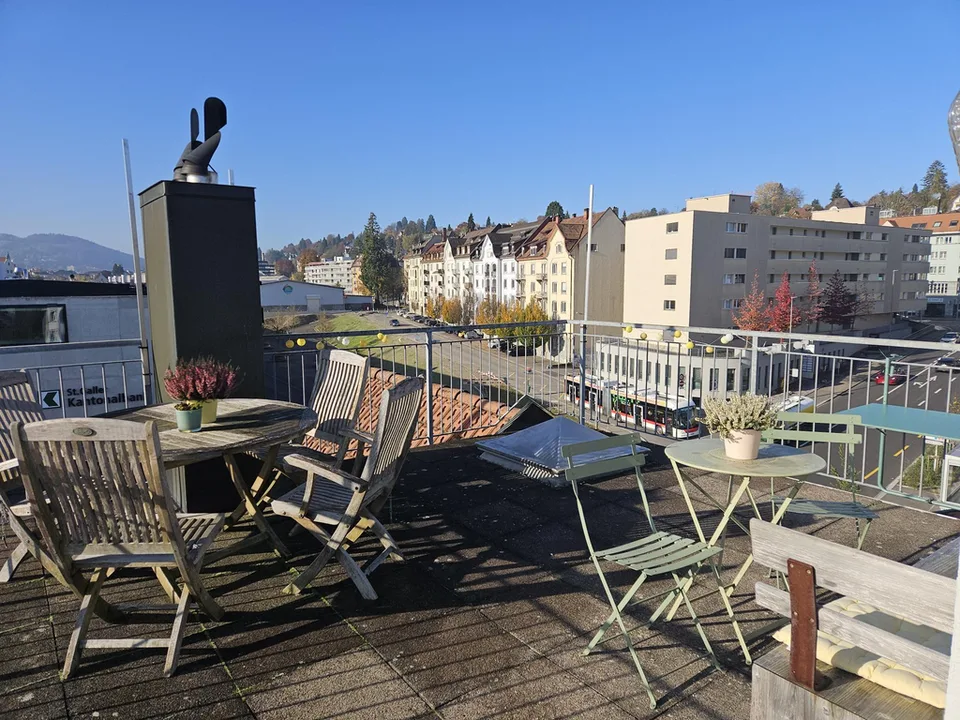 Central apartment with great rooftop terrace