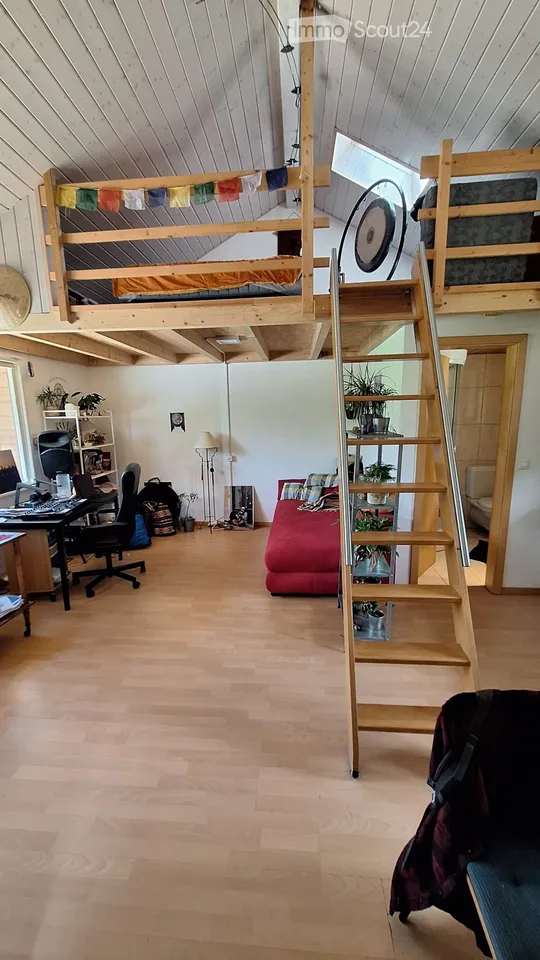 Large studio with mezzanine in Gimel, lease takeover