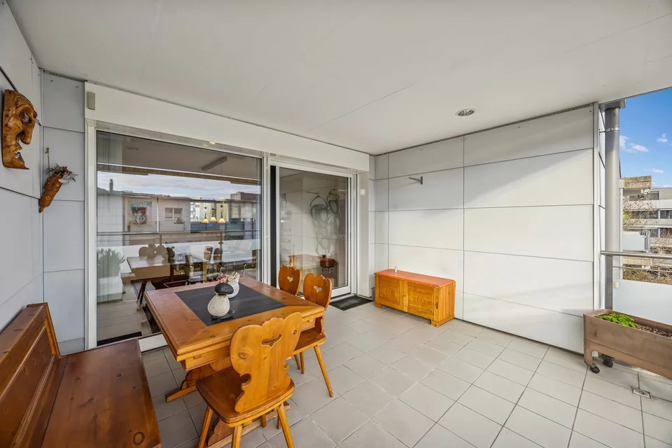 Appartement moderne 4.5 pièces avec balcon et garage à Wettingen