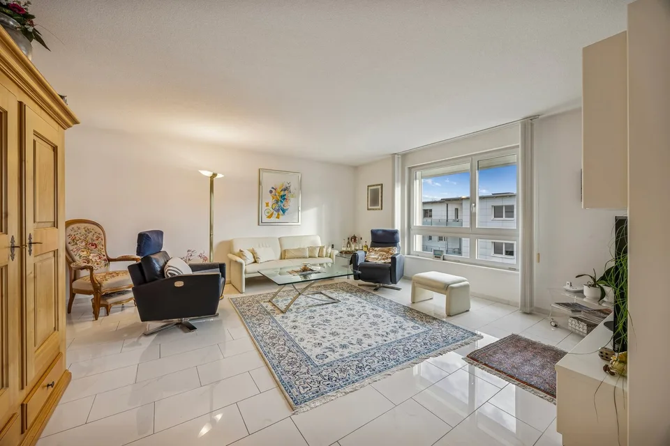 Appartement moderne 4.5 pièces avec balcon et garage à Wettingen