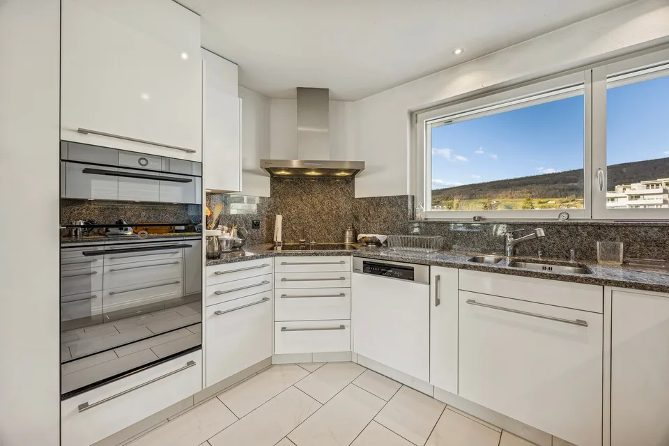 Appartement moderne 4.5 pièces avec balcon et garage à Wettingen