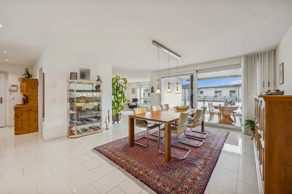 Moderne 4.5-Zimmer-Wohnung mit Balkon und Garage in Wettingen