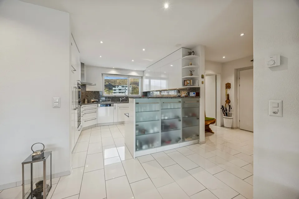 Appartement moderne 4.5 pièces avec balcon et garage à Wettingen