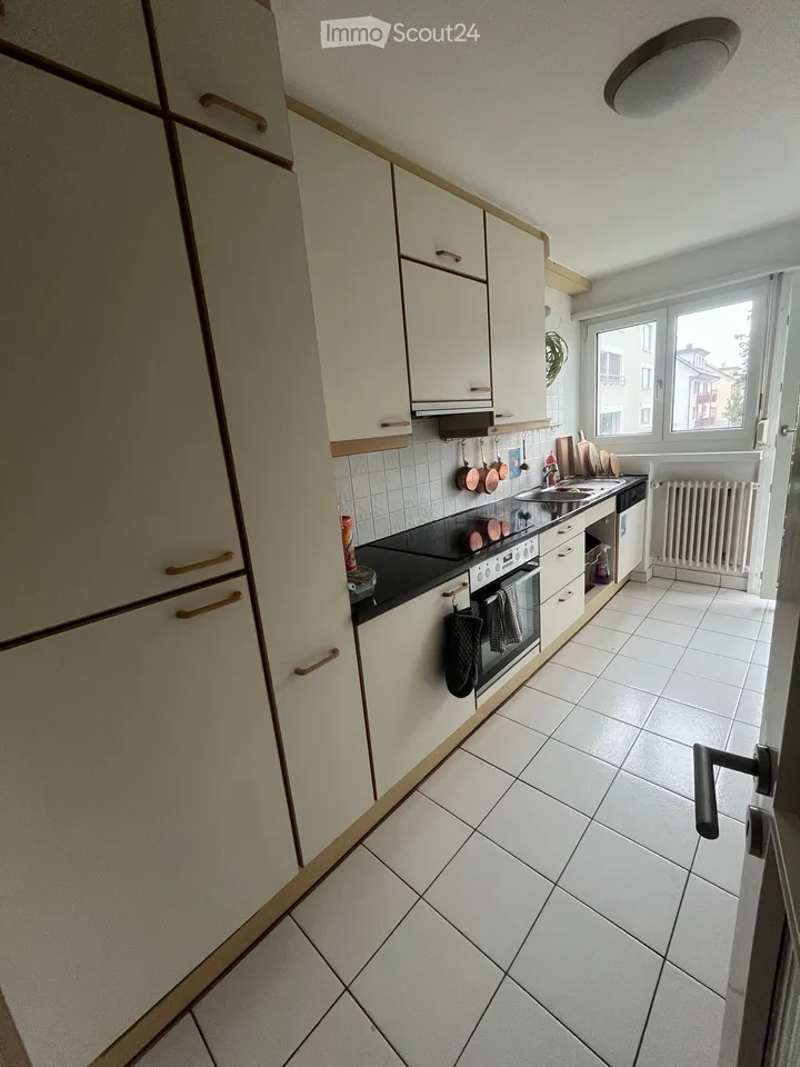 Charmante 3.5-Zimmer-Wohnung in Zollikerberg – mit Balkon und Kamin