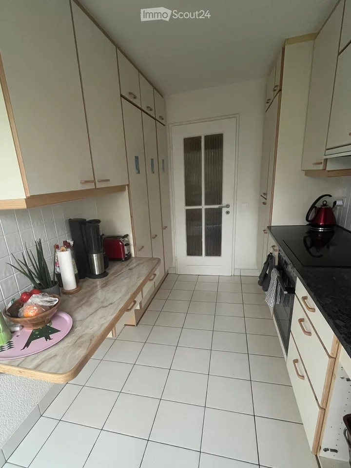 Charmante 3.5-Zimmer-Wohnung in Zollikerberg – mit Balkon und Kamin