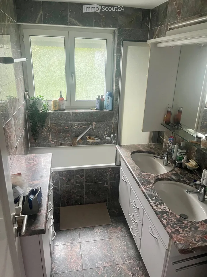 Charmante 3.5-Zimmer-Wohnung in Zollikerberg – mit Balkon und Kamin
