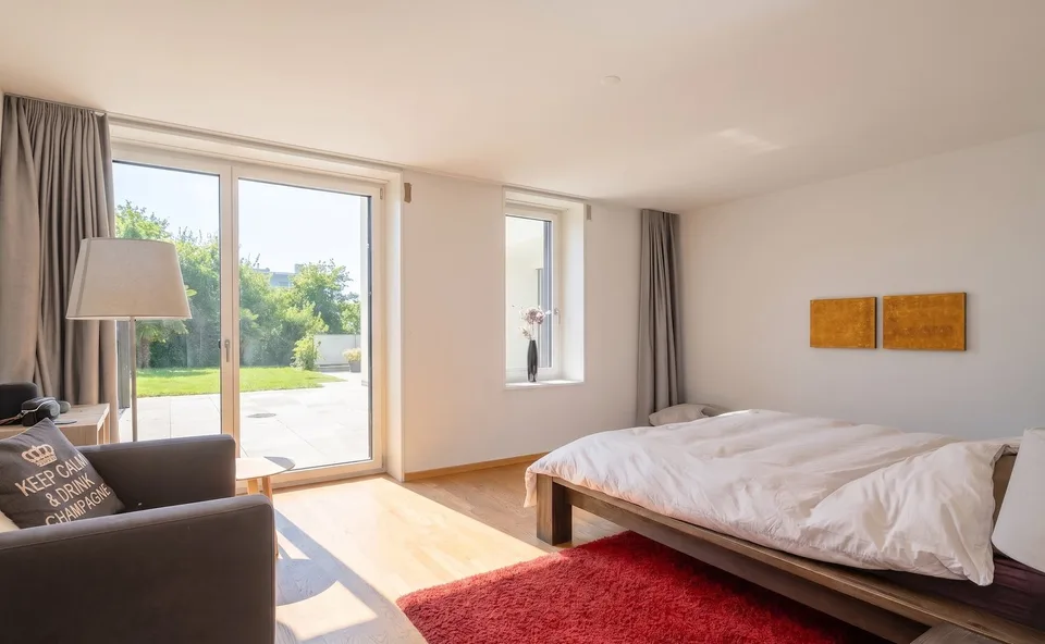 Hausfeeling mit Weit- und Seesicht