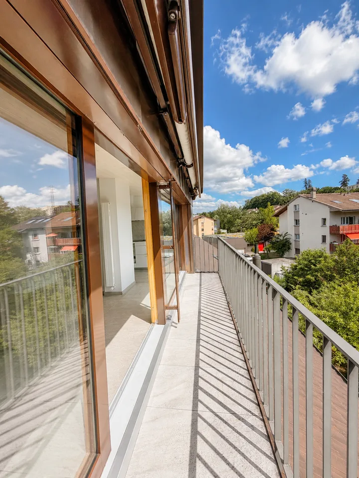 Charming 2.5-room apartment on the top floor in Givisiez