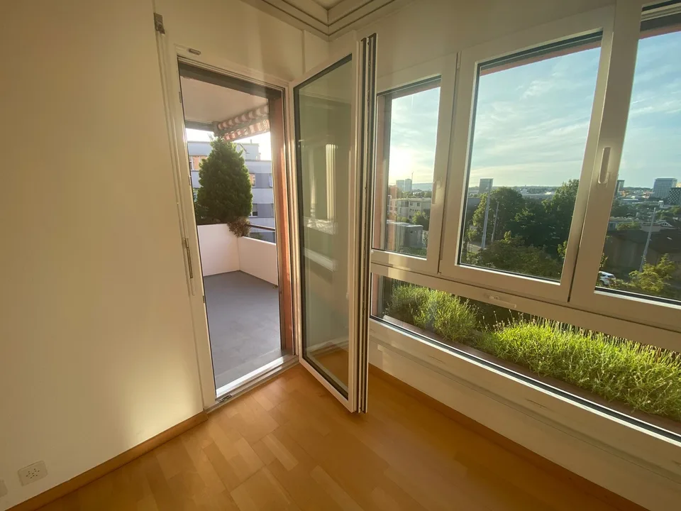 Helle 2,5-Zimmer-Wohnung mit Balkon und Weitsicht am Zürichberg
