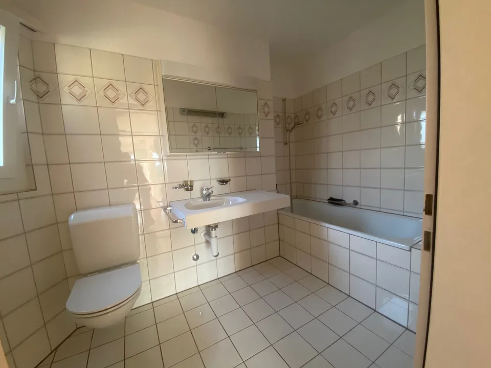 Helle 2,5-Zimmer-Wohnung mit Balkon und Weitsicht am Zürichberg