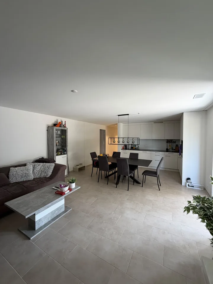 Wunderschön 3 1/2 Zimmer Wohnung mit 50m2 Balkon, sowie Garten