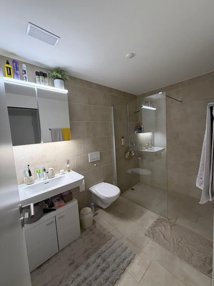 Wunderschön 3 1/2 Zimmer Wohnung mit 50m2 Balkon, sowie Garten