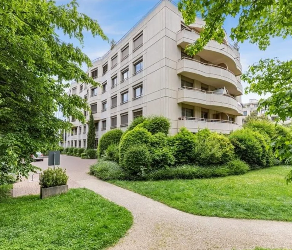 Urgent! Lease takeover, 4 rooms in Champel/Florissant, from October 1st