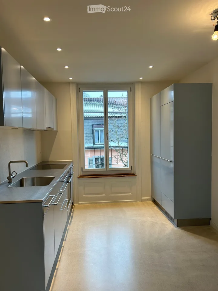 Charming 2-room apartment with balcony on Blockweg 7 in 3007 Bern