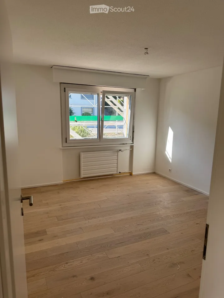 Renoviertes 3,5-Zimmer-Apartment in Matran, sofort verfügbar