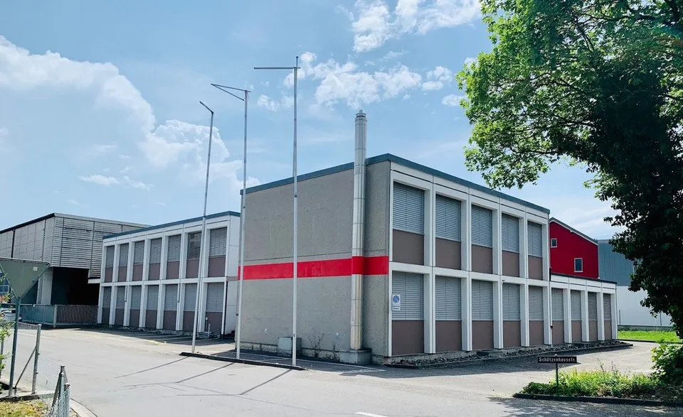 Lager- und Logistikfläche mit Hallenkran und Warenannahme in Villmergen