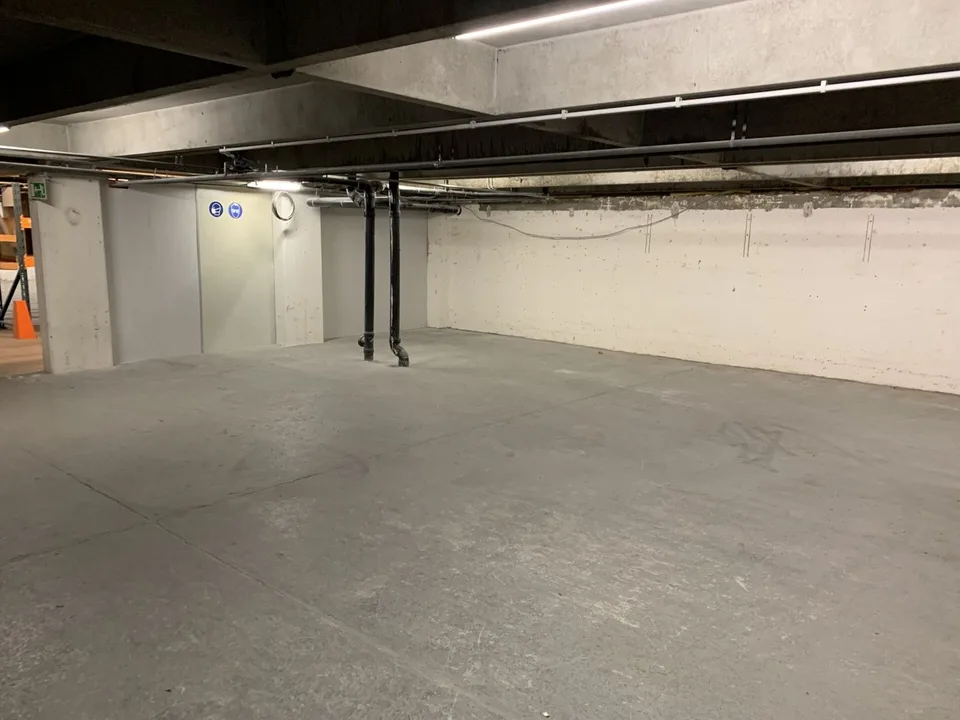 Warehouse and logistics space with crane and goods reception in Villmergen