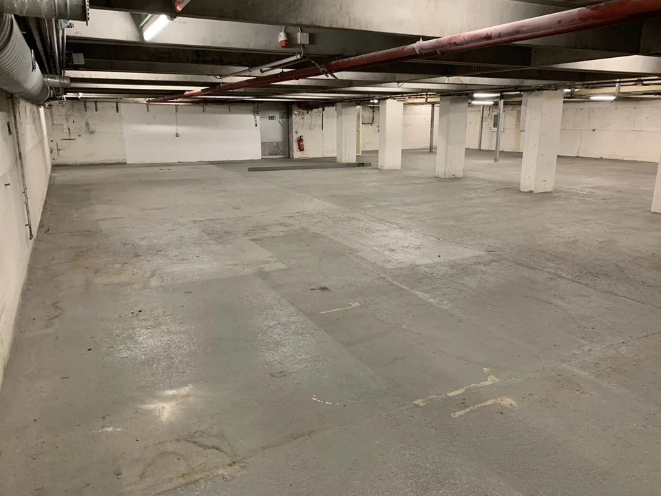 Warehouse and logistics space with crane and goods reception in Villmergen