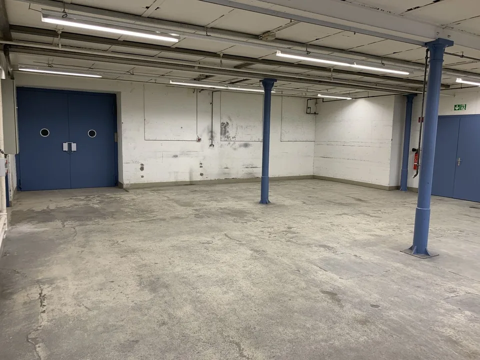 Workshop or storage space wanted? 210 m² with optimal infrastructure