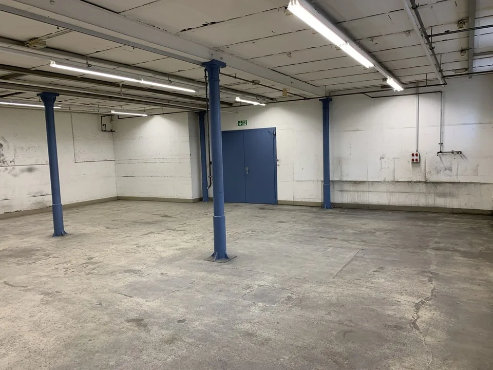 Workshop or storage space wanted? 210 m² with optimal infrastructure