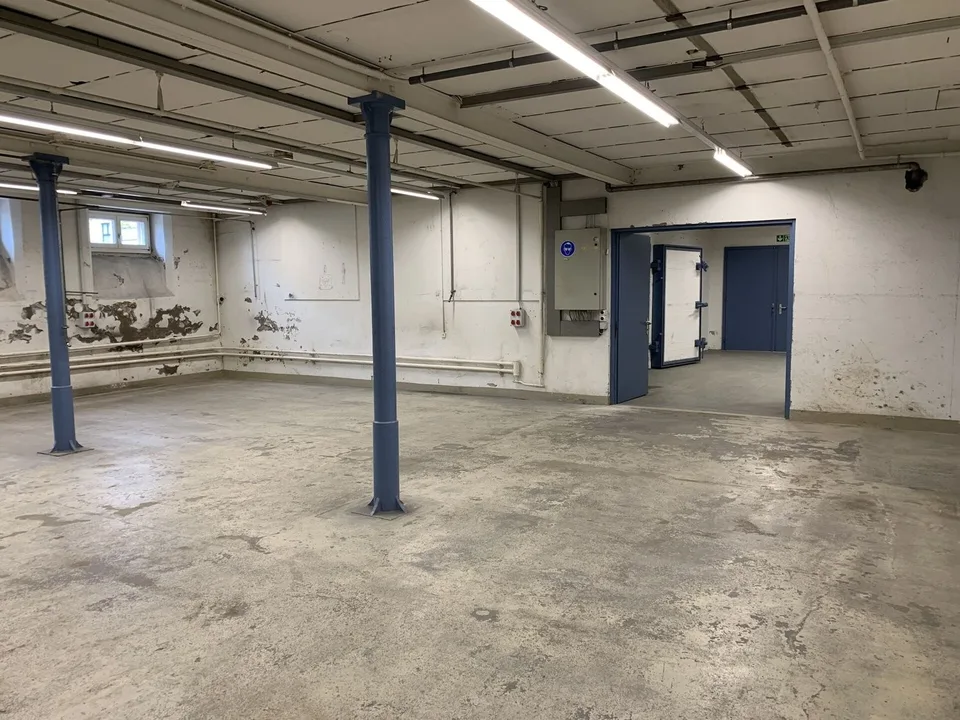 Workshop or storage space wanted? 210 m² with optimal infrastructure