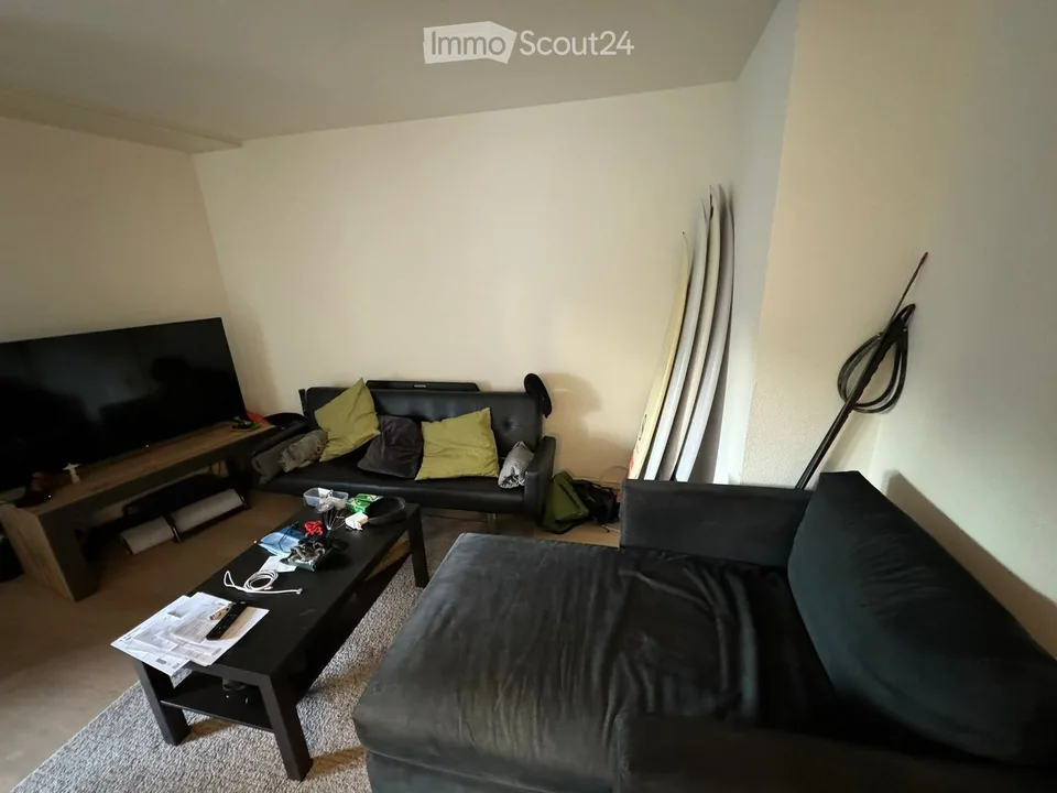Charming 2.5-Room Apartment with Balcony in Zürich's Prestigious 8002 District